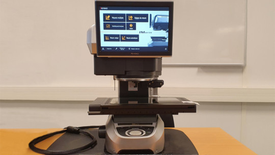 Machine Keyence IM-8030T